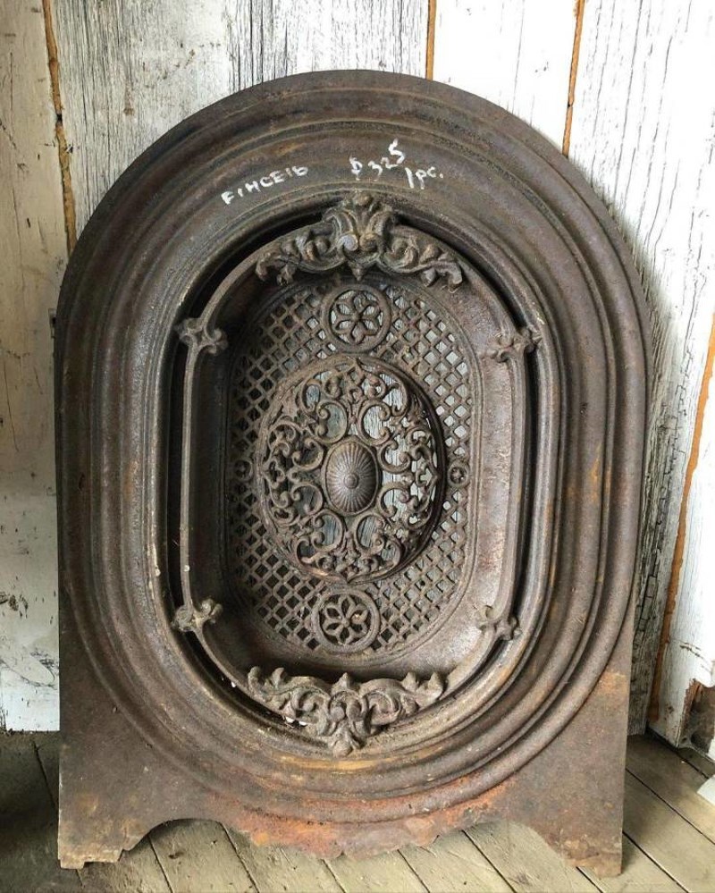 12. Antička viktorijanska pregrada za kamin od lijevanog željeza iz kasnih 1800-tih