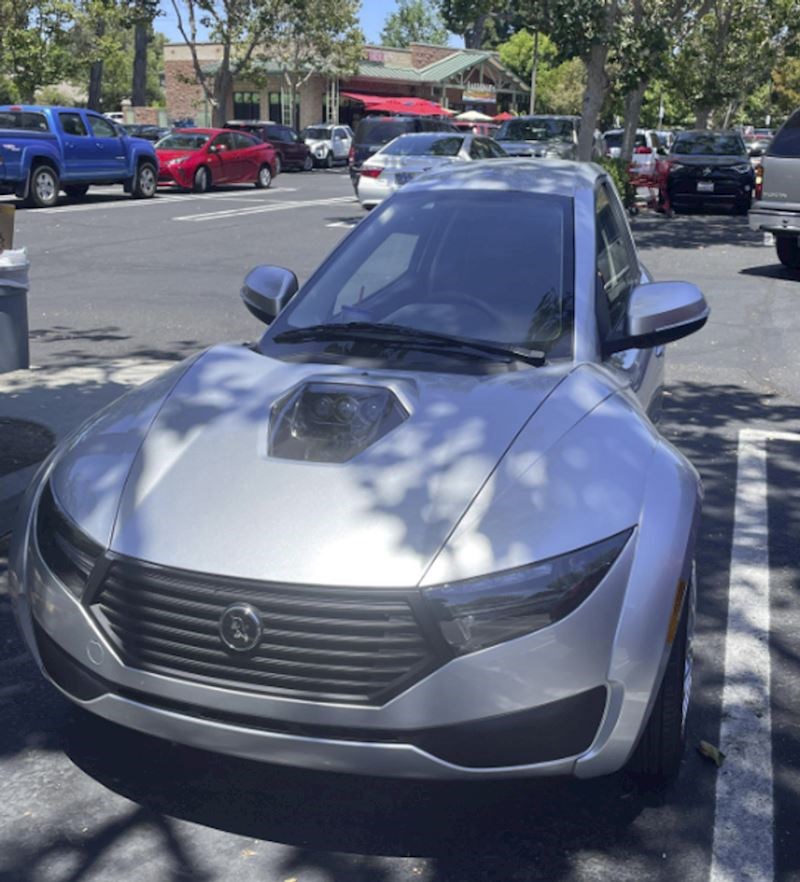 2. Auto samo za jednu osobu