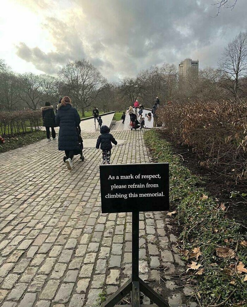 2. Toliko o uvažavanju zamolbe da se posjetitelji iz poštovanja suzdrže od penjanja na spomenik