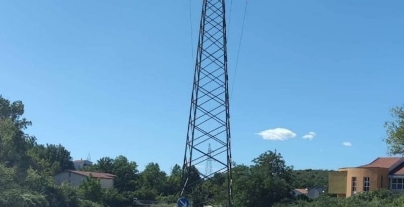 Prizor iz BiH totalni je hit na društvenim mrežama, morate vidjeti ovo bizarno prometno rješenje