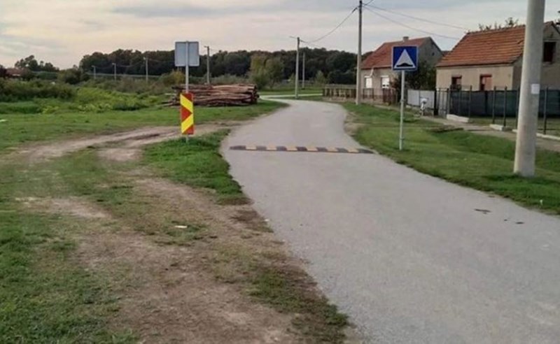 Ležeći policajac fotkan u Strizivojni širi se društvenim mrežama, shvaćate li u čemu je fora?