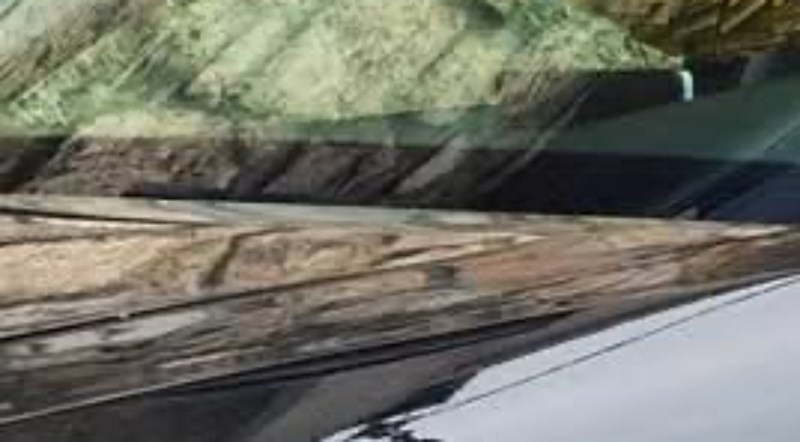 Prolaznik je unutar parkiranog automobila primijetio nesvakidašnje detalje, fotka je teški hit