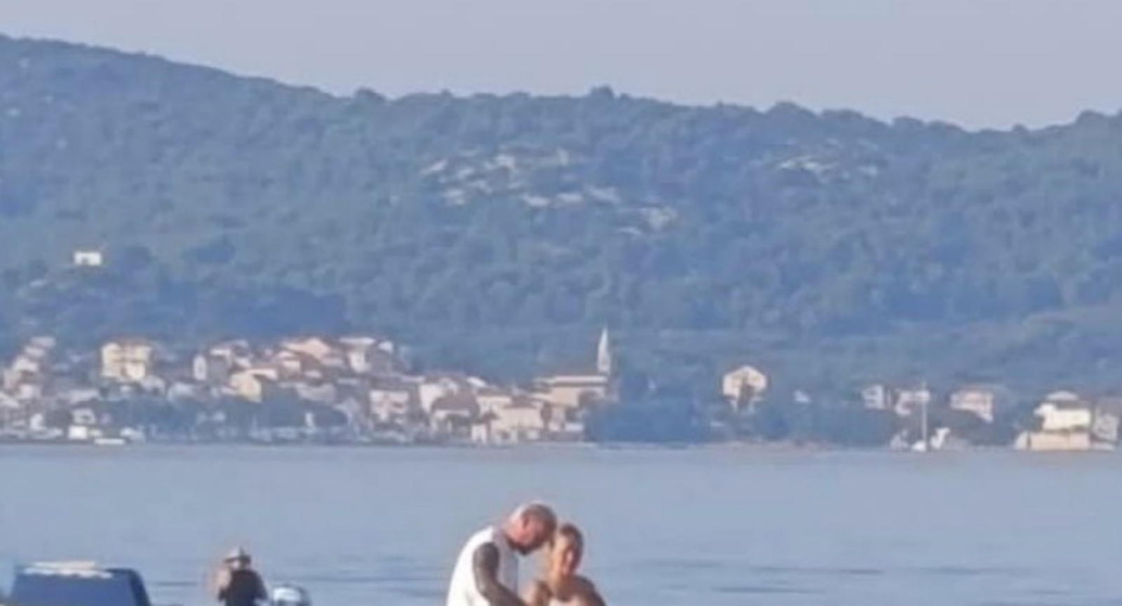 Fotka iz Crikvenice nasmijala je cijelu Hrvatsku, morate vidjeti što ovi ljudi rade na plaži