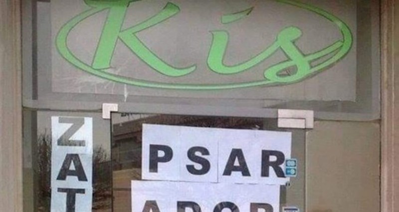 Izlog jednog dućana izazvao je salve smijeha u cijeloj regiji, a sve zbog nečije bizarne pogreške