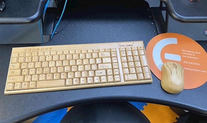 12. Moj kolega ima tipkovnicu i miša od bambusa