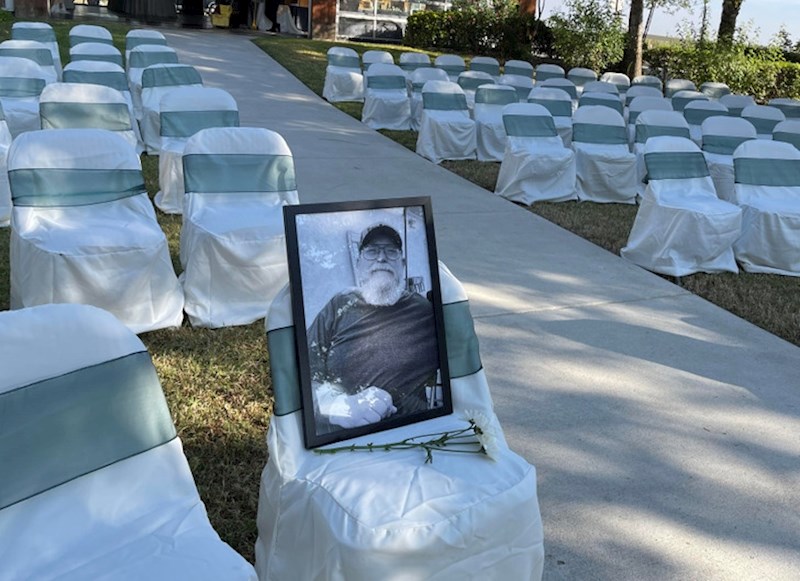 3. Mladenka čuva mjesto na vjenčanju za svoga pokojnoga oca