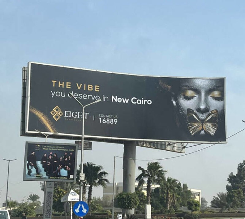 7. Jumbo plakat koji izgleda kao referenca na poster za film Kad jaganjci utihnu