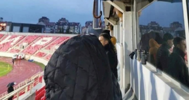 Tipovi iz Niša smislili su kako da ne pokisnu dok na tribinama gledaju tekmu, inovacija im je hit