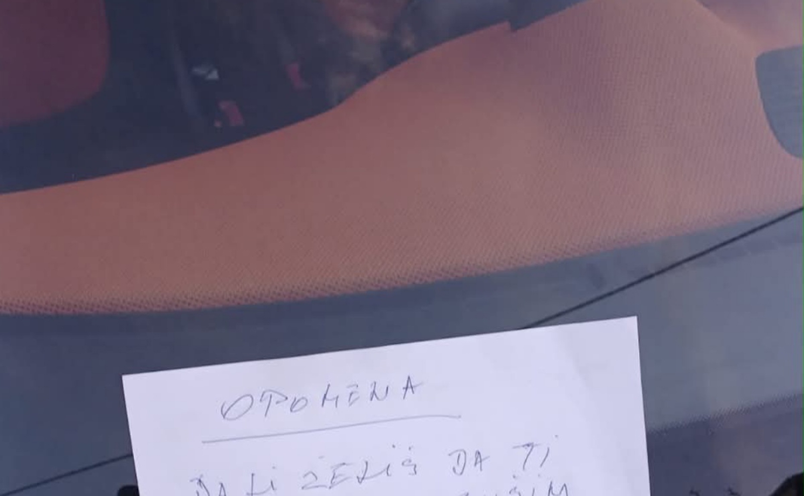 Netko je tipu iz Zagreba parkirao pred kućom, morate vidjeti urnebesnu poruku koju mu je ostavio
