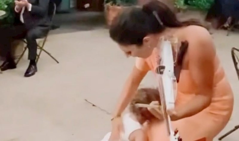 Djevojčicu je jako dirnuo nastup glazbenice, snimka njezine reakcije odmah je postala viralna