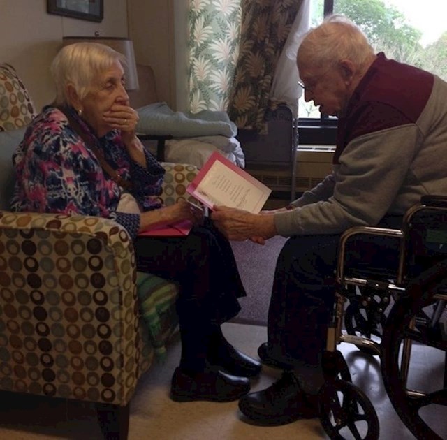 9. Svako valentinovo djed slabovidnoj baki čita pismo koje joj je napisao