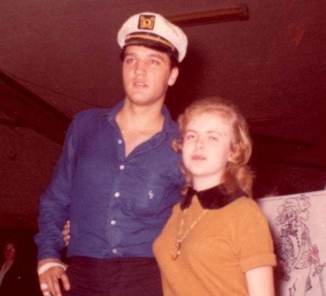 6. Moja baka i Elvis