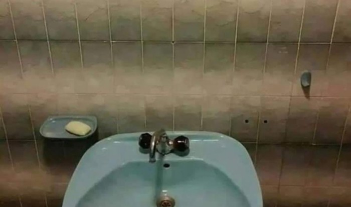 Toalet lokala u Dalmaciji postao je hit zbog onoga što stoji umjesto ogledala, prizor je urnebesan