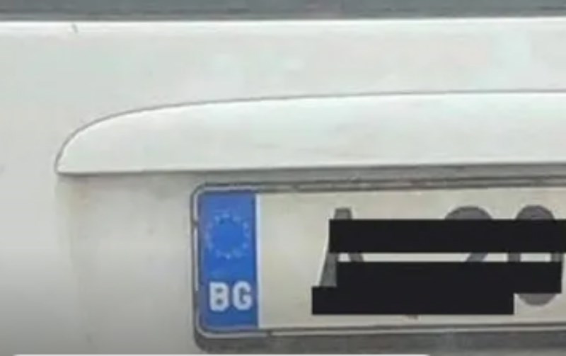 Srbin je u svojem autu umjesto mirisnog borića objesio nesvakidašnji detalj, prizor je urnebesan