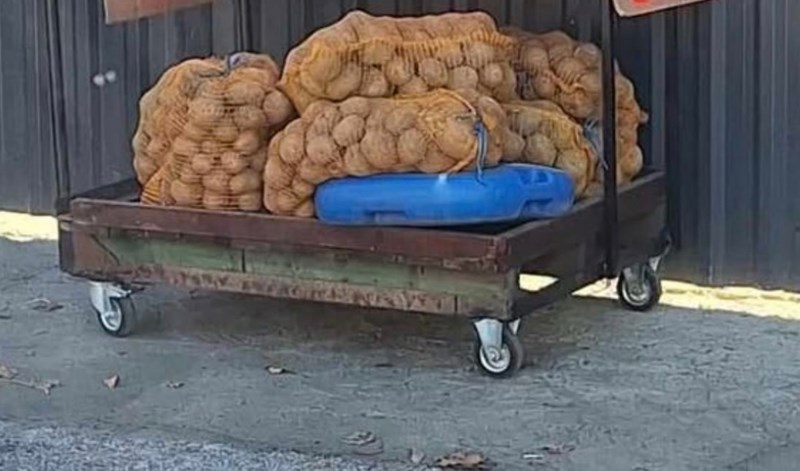 Prolaznik je slikao grešku u natpisu za prodaju krumpira i odmah morao svima pokazati fotku, hit je