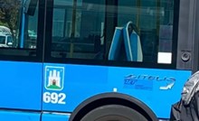 Prolaznik je uočio totalno bizaran natpis na ZET-ovom autobusu, nećete vjerovati što gledate