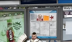 Prizor s autobusne stanice u Poljskoj nasmijao je ljude na Fejsu, odmah ćete vidjeti zašto