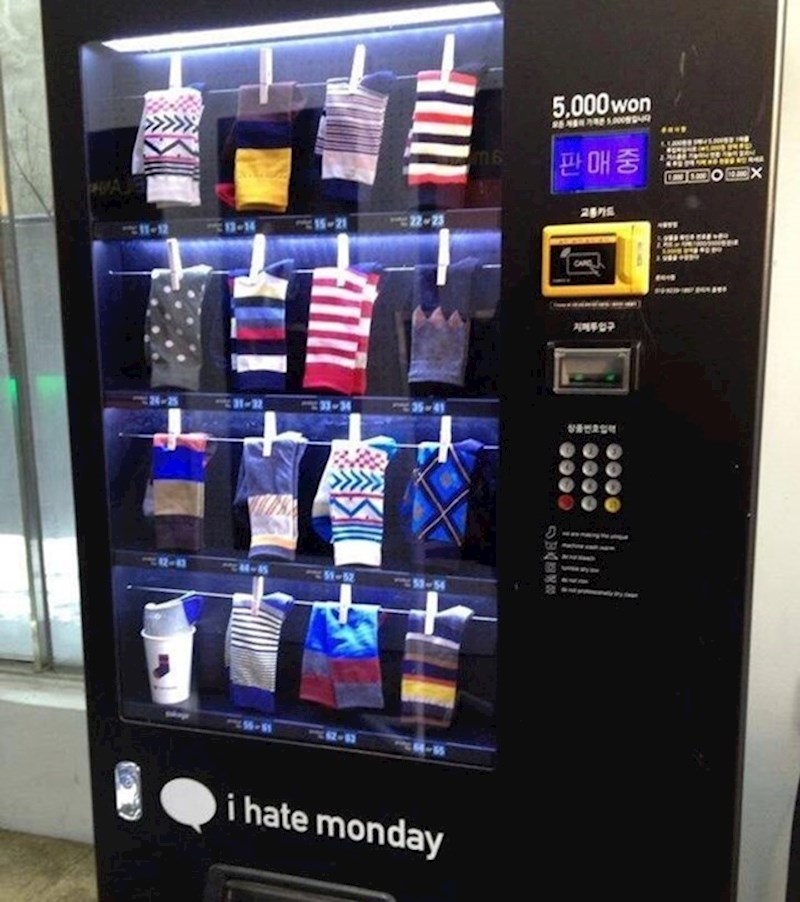 11. I automat s čarapama. Nikad ne znate kad će vam zatrebati.😂