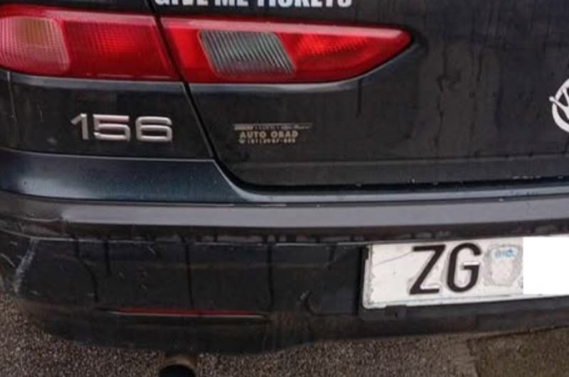 Zagrepčanin je na svojeg Golfa zalijepio poruku koja se neće svidjeti policiji, morate vidjeti