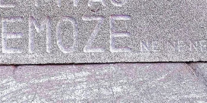 Netko s Korčule je u kamen uklesao urnebesan natpis, fotka je nasmijala cijelu Hrvatsku