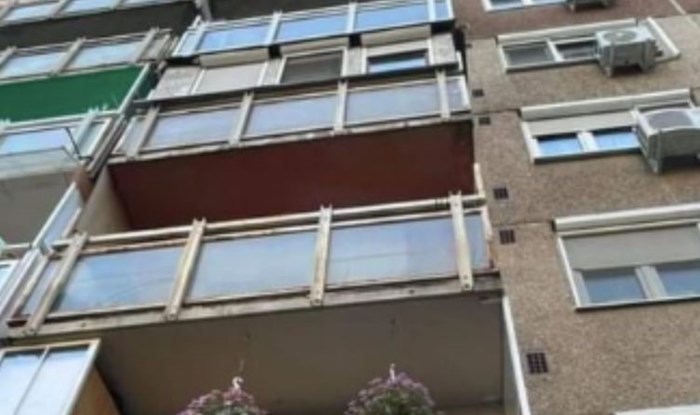 Netko je primijetio jako čudan ukras za jednom balkonu, fotka je obišla Balkan