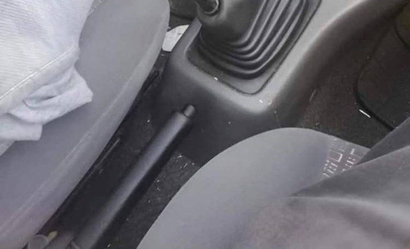 Detalj na mjenjaču u automobilu ovog Balkanca nasmijao je tisuće na Fejsu, prizor je urnebesan