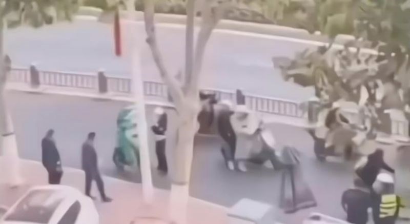 Policajka je prasnula u smijeh kad joj je tip počeo dokazivati da nije pijan, snimka je urnebesna