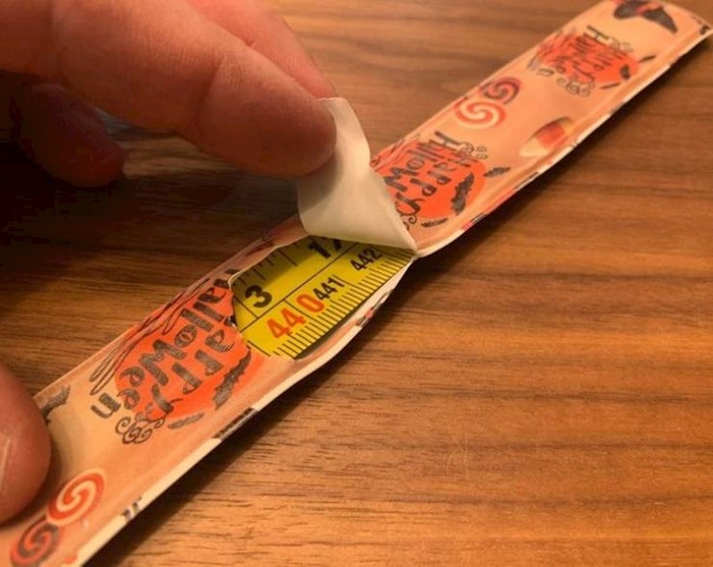 11. Dječja narukvica koja je napravljena od ravnala