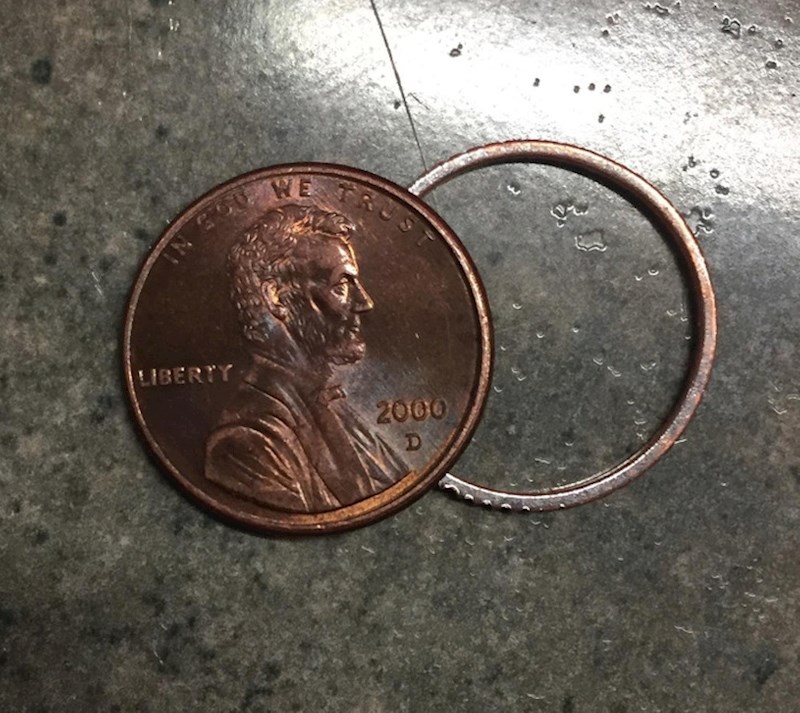 6. Novčić je ispao iz svoga "okvira".