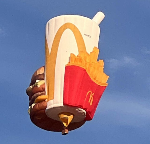 13. Balon u obliku McDonaldsovog menija