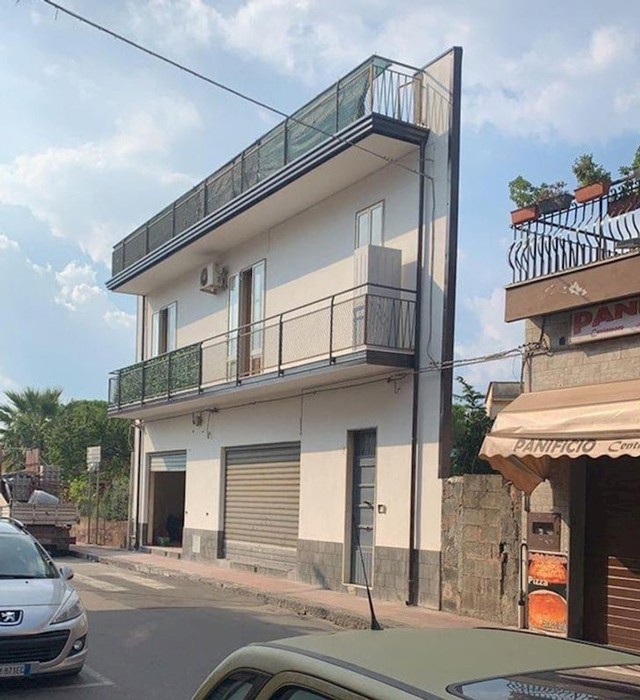 8. Ravna kuća?