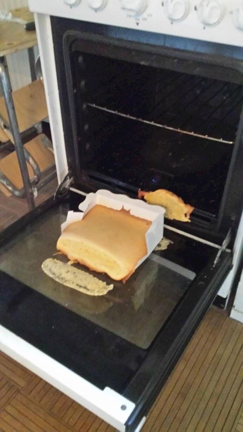 1. Pokušala je ispeći kolač