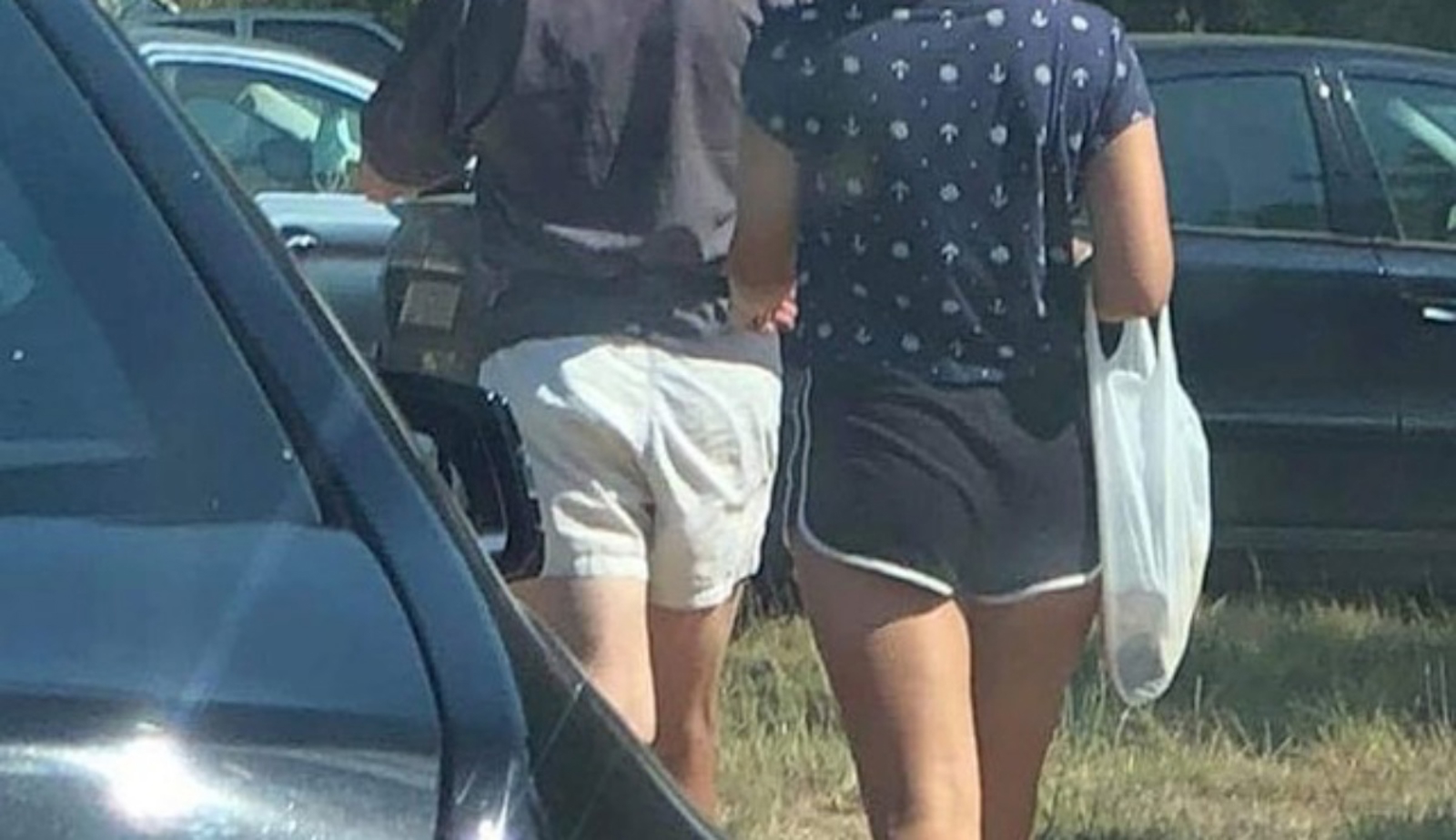 Netko je u Dalmaciji fotkao turista koji se na urnebesan način zaštitio od sunca, prizor je hit