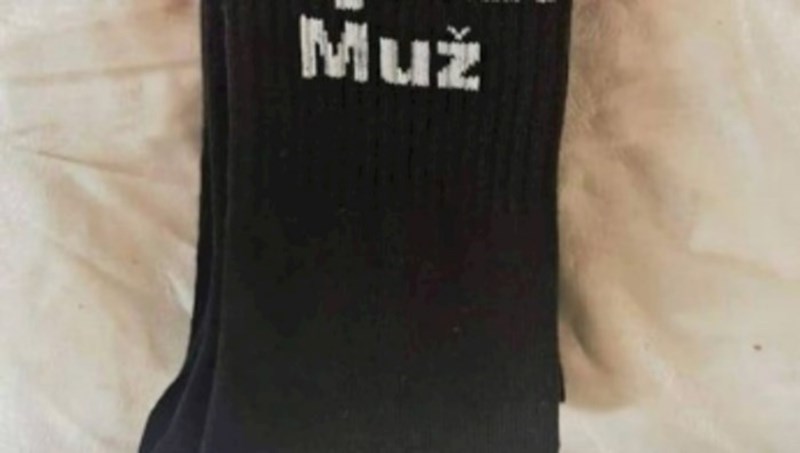 Žena je mužu za rođendan poklonila čarape, prasnut ćete u smijeh kad vidite što na njima piše