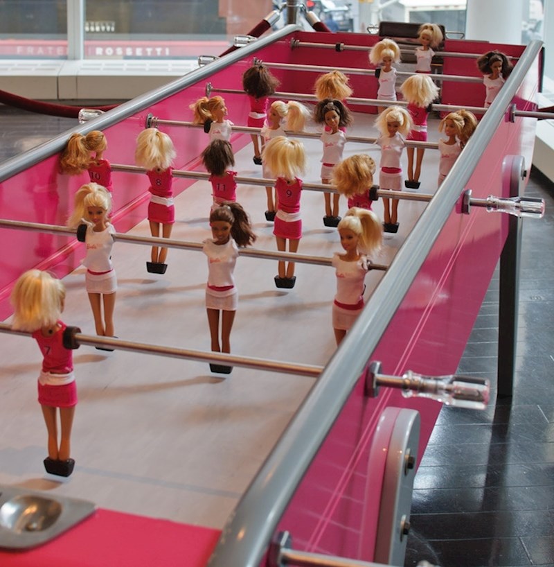 14. Stolni nogomet u kojem su igračice barbike