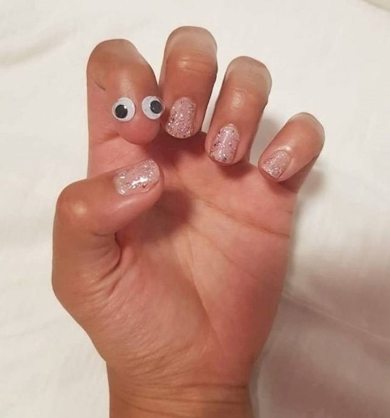 1. Nema nokat, ali definitivno ima smisla za humor