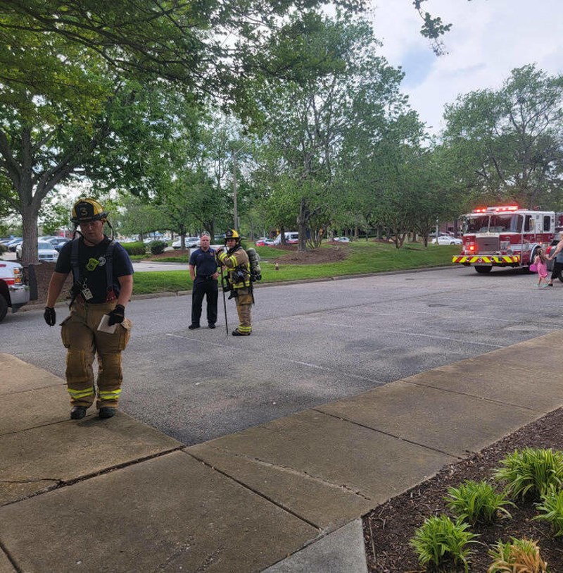 6. Moja je sestra pokušala napraviti kokice. Nije baš dobro prošlo.