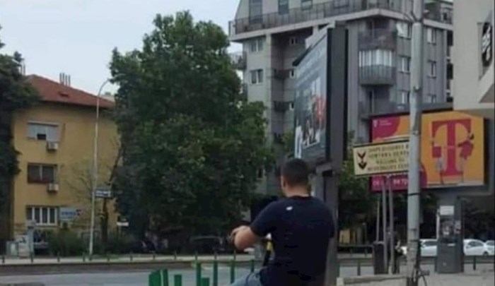 Fotka iz Skopja apsolutni je hit na društvenim mrežama, morate vidjeti na čemu sjedi romobilist