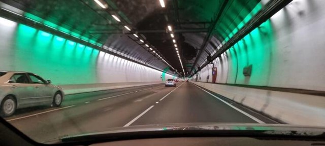 6. Zelena svjetla u ovom tunelu miču se brzinom maksimalne dozvoljene brzine tako da je vozačima lakše prilagoditi svoju brzinu