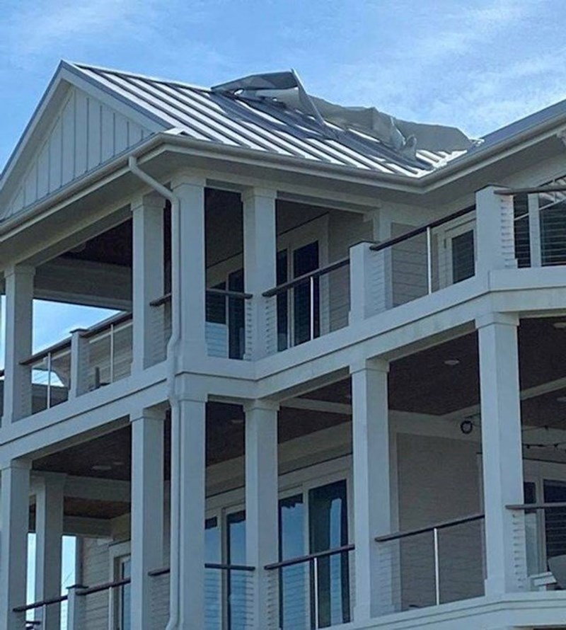 "Moj navodno protu uraganski krov nije izdržao niti prvi malo jači povjetarac."