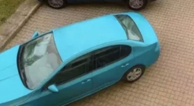 Iznervirani stanar morao je fotkati kako su susjedi parkirali pred zgradom, prizor je sulud