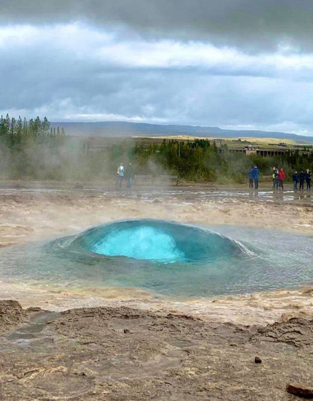 13. Gejzir netom prije erupcije