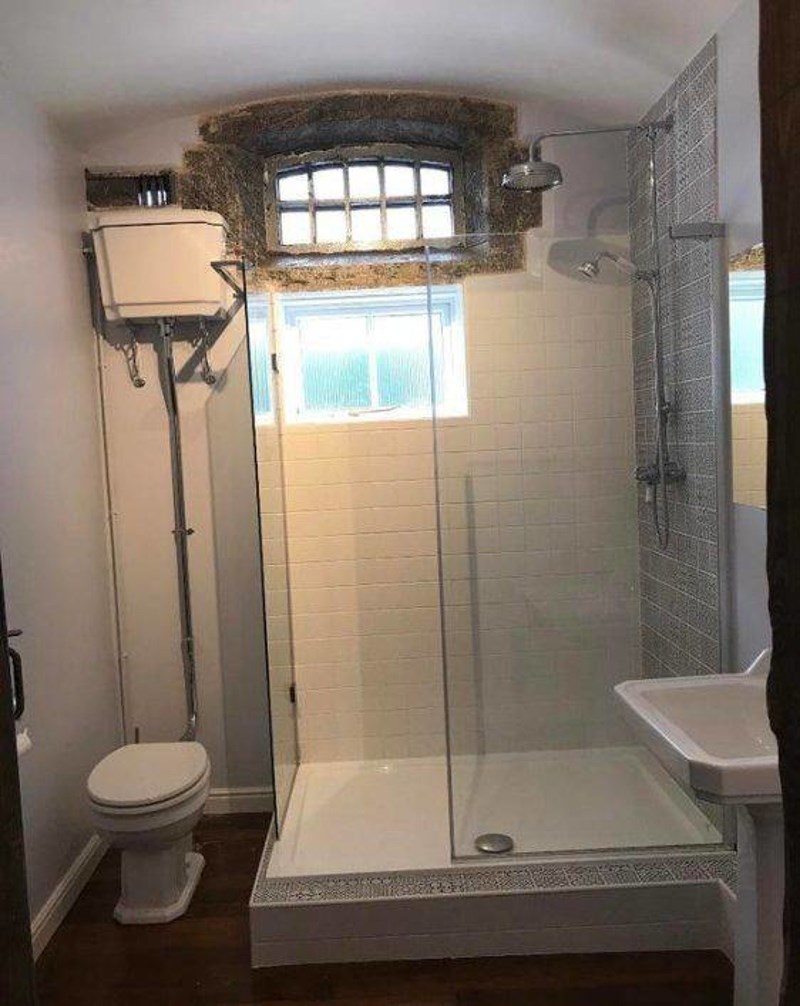 5. Moj stan je nekoć bio policijska postaja, a kupaonica ćelija