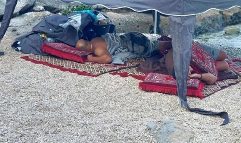 Prespavali su na plaži kod Splita i postali hit na društvenim mrežama, odmah će vam biti jasno zašto