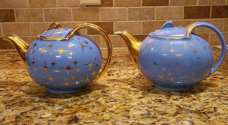 10. Moji baka i djed za vjenčanje 1950-ih su dobili dva ovakva čajnika. Jedan je korišten, drugi nije.