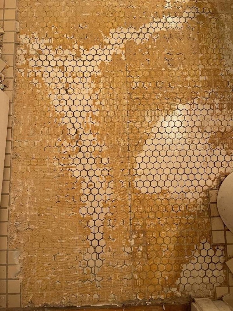 9. Otkrili smo predobre originalne pločice iz 1939-ih prilikom renovacije kupaonice