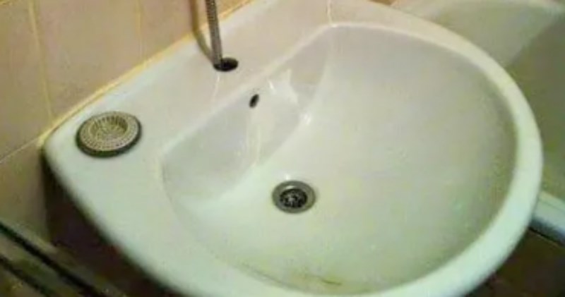 Student je unajmio garsonijeru pa ostao u šoku kad je primijetio detalj u kupaoni, fotka je hit