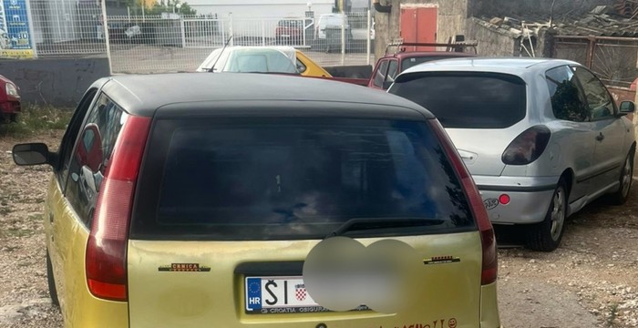 Natpis na autu ovog Šibenčanina nasmijava sve koji ga vide, odmah će vam biti jasno zašto