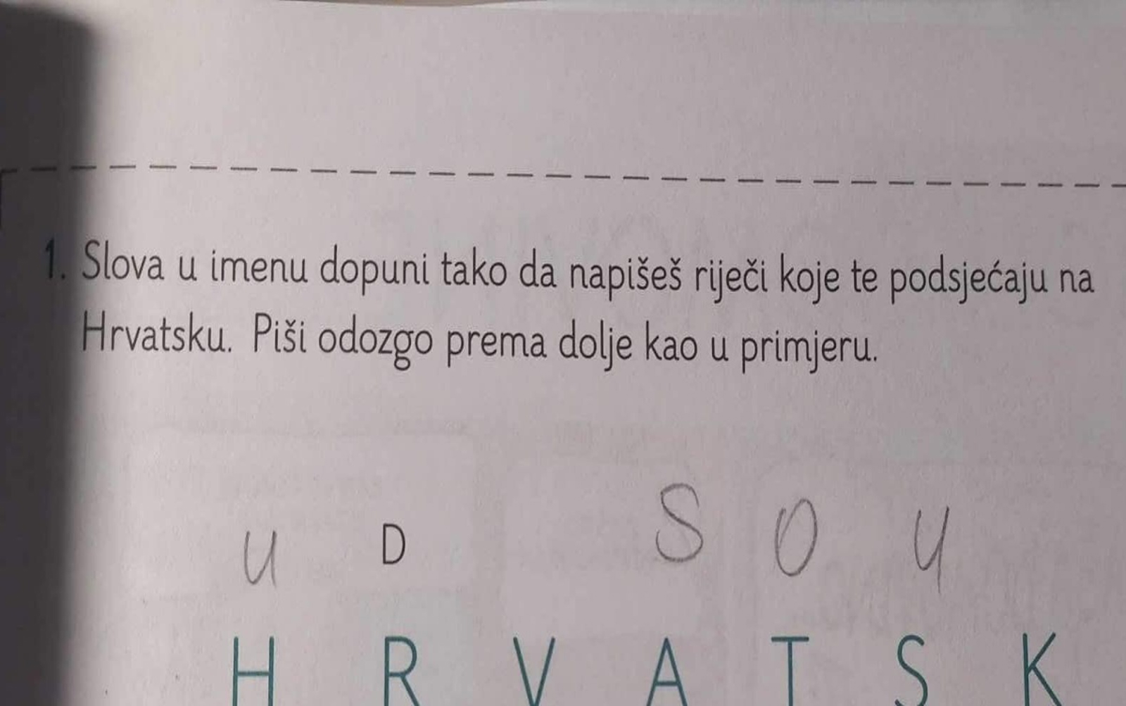 Učenik je za zadaću morao napisati pojmove koji ga podsjećaju na Hrvatsku, prva asocijacija je hit