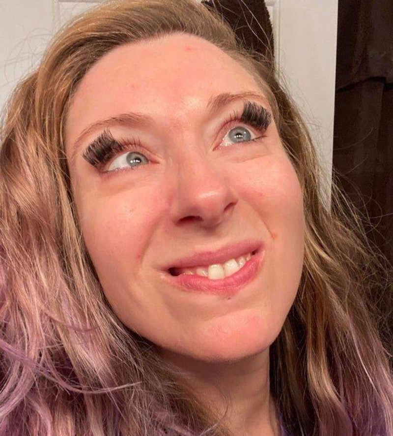 3. Naručila sam "prirodne" umjetne trepavice preko interneta i totalno su tragikomične